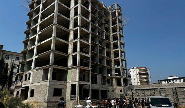 Mersin'de inşaattan düşen işçi hayatını kaybetti