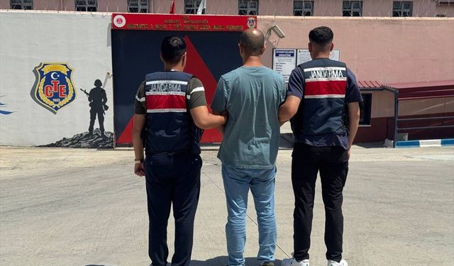 Osmaniye'de terör örgütü El Kaide operasyonunda yakalanan zanlı tutuklandı