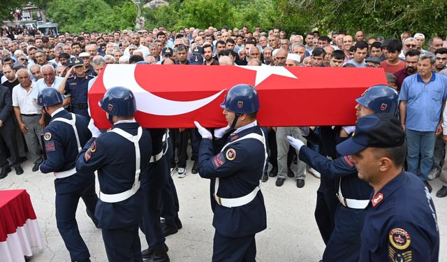 Osmaniye'de trafik kazasında hayatını kaybeden uzman çavuşun cenazesi toprağa verildi