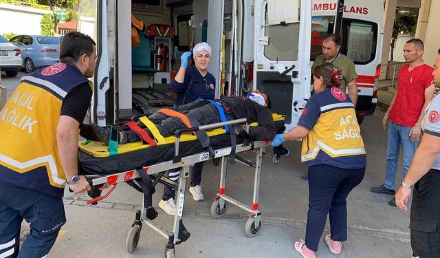 Otomobil ile hafif ticari araç çarpıştı: 6 yaralı