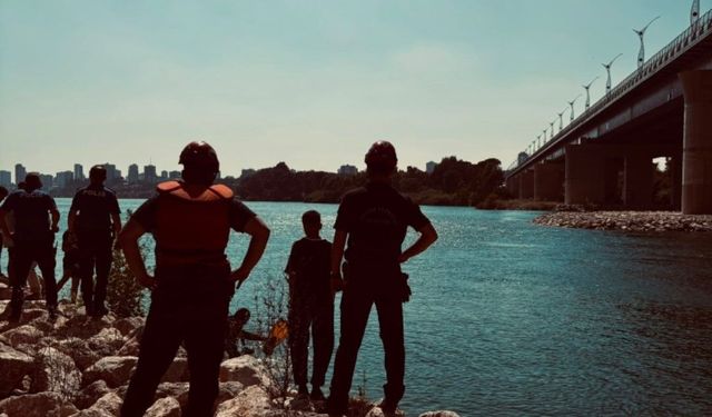 Seyhan Nehri'ne giren çocuk boğuldu