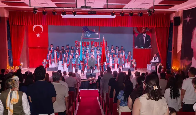 Hatay Sınav Koleji'nde Gurur Günü: Mezuniyet Törenine Yoğun Katılım!