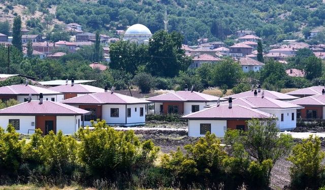 Sındırgı'daki deprem konutlarının inşası tamamlanıyor