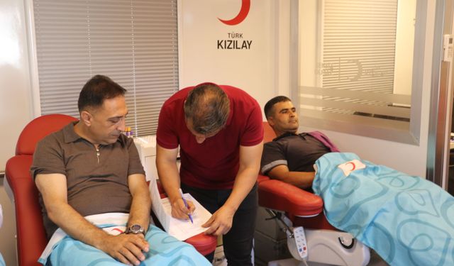 Adana'da muhtarlardan kan bağışına destek
