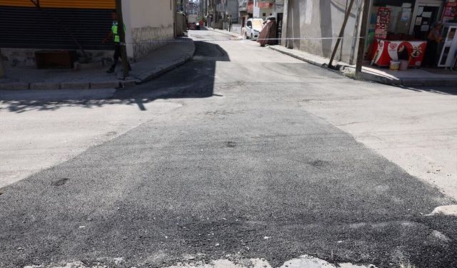 Akdeniz ilçesindeki yol bakım, onarım ve yenileme çalışmaları sürüyor