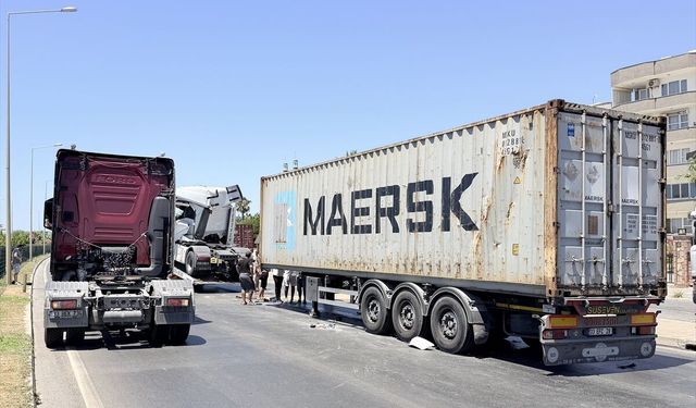 Alanya'da iki tırın çarpıştığı kazada 1 kişi yaralandı