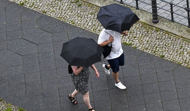 Almanya'da şiddetli yağmur ve dolu hayatı olumsuz etkiledi