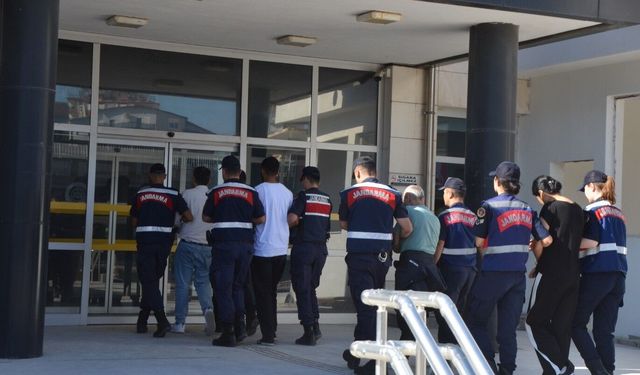 Antalya'da sosyal medya dolandırıcılığı iddiasıyla 4 şüpheli adliyeye sevk edildi