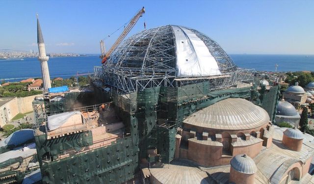 Ayasofya'nın ana kubbesindeki restorasyon çalışmalarında yeni aşamaya geçildi