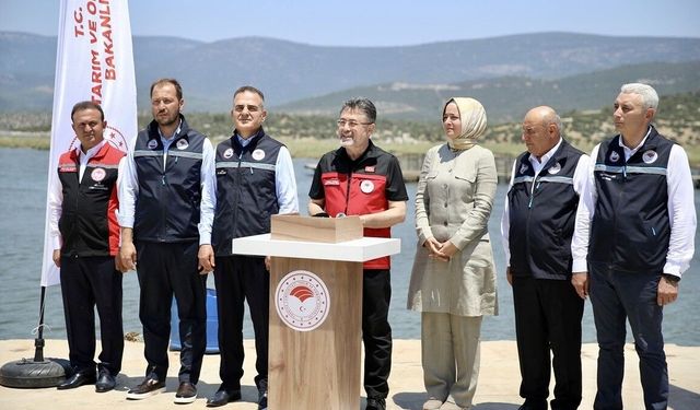 Bakan Yumaklı: Türkiye 2025 yılında yaptığı su ürünleri ihracatıyla yaklaşık 2,3 milyar dolarlık rakama ulaştı