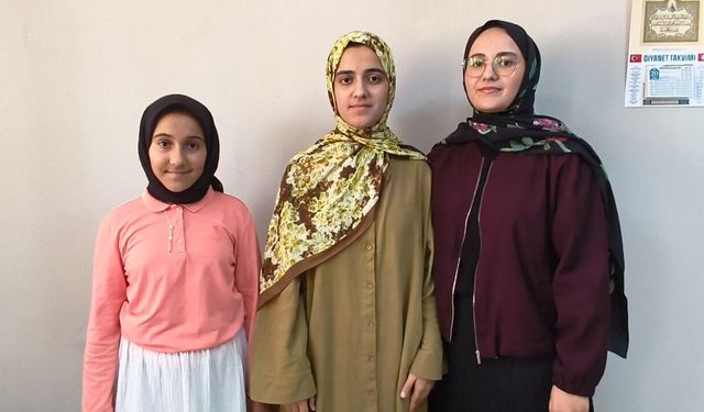 Bozyazı'da hafızlık kursunu tamamlayan kardeşler belgelerini aldı