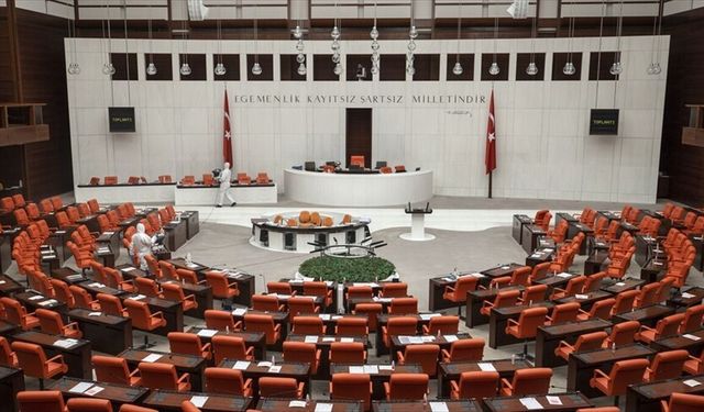En düşük emekli aylığının artırılmasına yönelik düzenlemeyi de içeren kanun teklifi TBMM'de