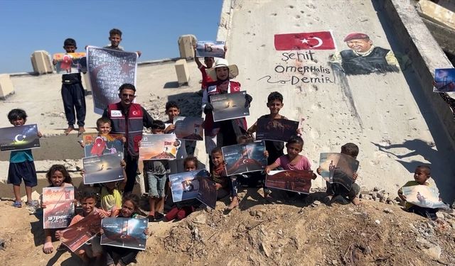 Gazzeli gençler, Şehit Ömer Halisdemir'i duvar resmiyle andı