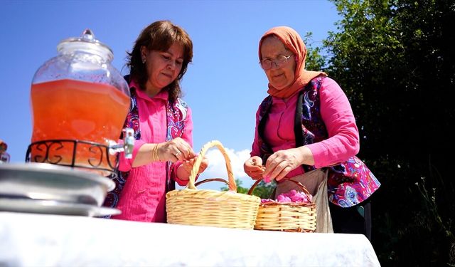 Isparta'da Osmanlı'dan günümüze gül şerbeti geleneği yaşatılıyor