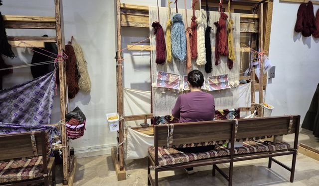 Isparta'nın özgün halıcılık mirası yeniden canlandırılıyor