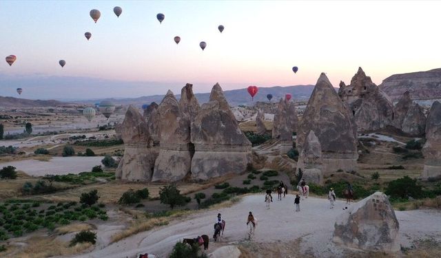 Kapadokya'da yılın ilk yarısında 250 bini aşkın turist balon turuna katıldı