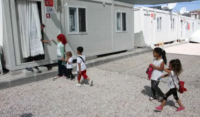 Konteyner Kuşağı: Deprem Çocukları Çocukluğunu Konteynerlerde Büyütüyor