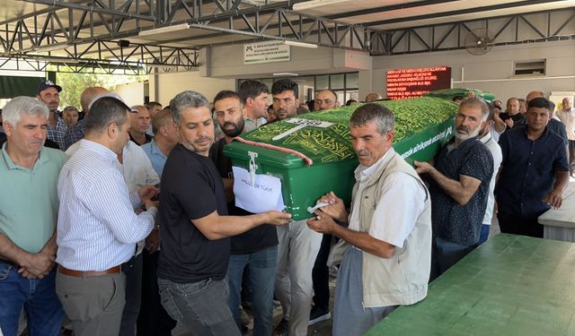 Mersin'de denizde boğulan 4 kişinin cenazeleri defnedildi