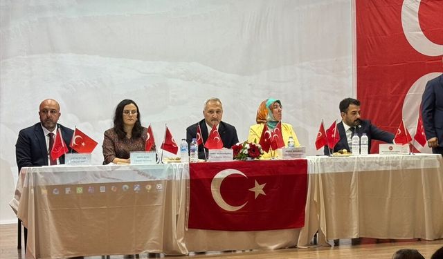 MHP Genel Başkan Yardımcısı Yurdakul, Kemer İlçe Kongresi'nde konuştu: