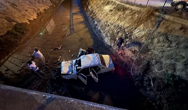 Osmaniye'de sulama kanalına yuvarlanan otomobildeki 4 kişi yaralandı