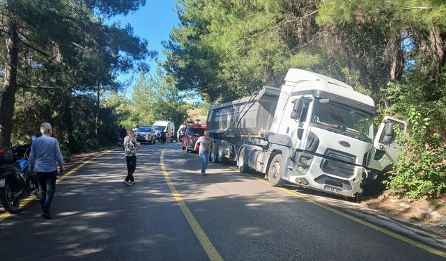 Osmaniye'de tırla çarpışan otomobildeki 1 kişi öldü 1 kişi yaralandı