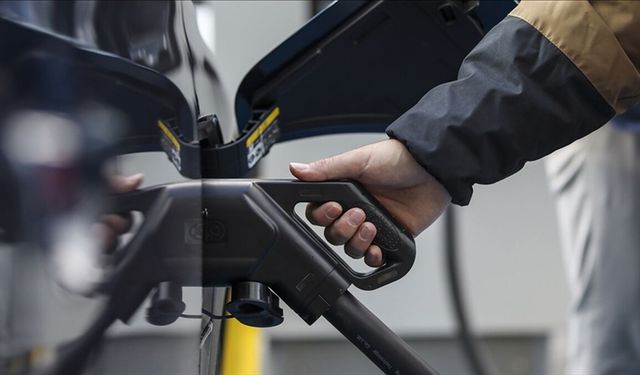 Otomobilde dizel ve LPG'nin payı azalırken hibrit ve elektrikliye ilgi artıyor