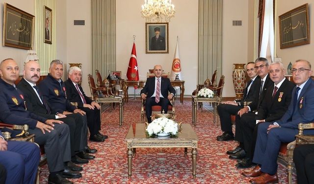 TBMM Başkanı Kurtulmuş'tan 15 Temmuz gazilerine 'Teşekkür Beratı' takdimi