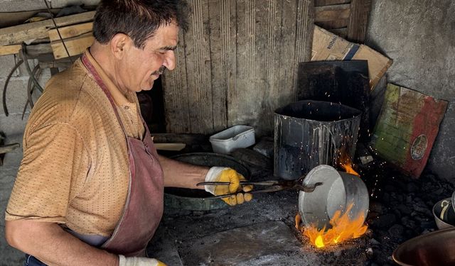 Usta kalaycı 55 yıldır ateş başında mesai yapıyor