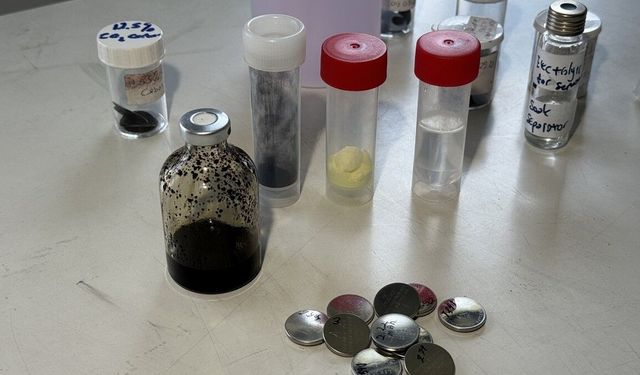 YTÜ'lü bilim insanları pil ömrünü uzatabilecek hibrit polimer geliştirdi
