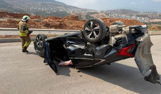İskenderun’da Feci Kaza: Devrilen Otomobilde 2’si Çocuk 4 Yaralı