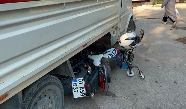 Adana'da pikap ile çarpışan motosikletin sürücüsü yaralandı