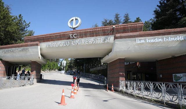 Anadolu Üniversitesi öğrenci affından yararlanacaklara farklı eğitim seçenekleri sunuyor