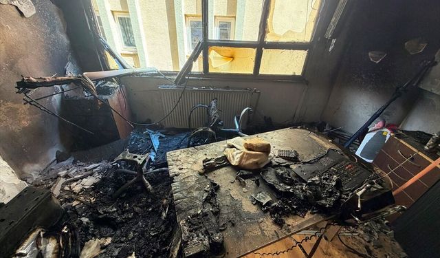 Burdur'da Gölhisar Belediyesinin binasında çıkan yangın söndürüldü