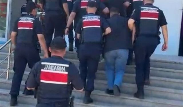 Burdur'da hırsızlık yaptıkları iddiasıyla yakalanan zanlılardan 3'ü tutuklandı