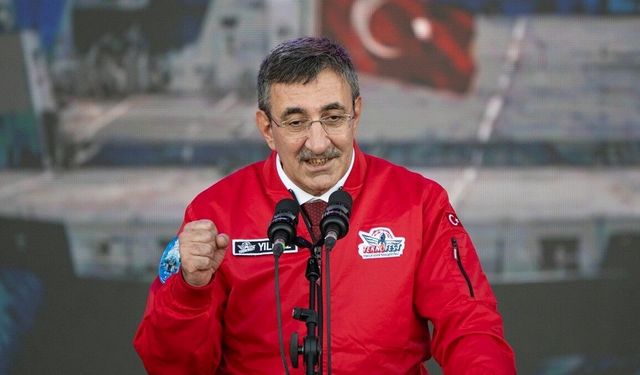 Cumhurbaşkanı Yardımcısı Yılmaz, TEKNOFEST Mavi Vatan'ı ziyaret etti