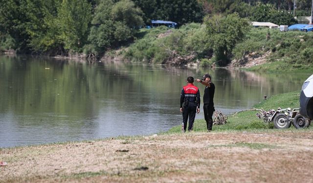 GÜNCELLEME - Adana'da Ceyhan Nehri'nde kaybolan 2 çocuktan 1'inin cesedine ulaşıldı