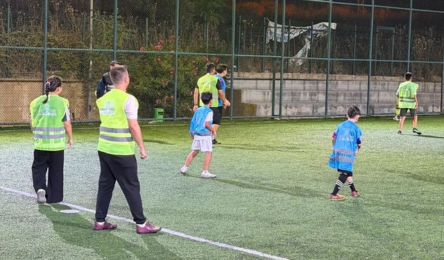 Hatay'da Yeşilay tarafından baba çocuk futbol etkinliği düzenlendi