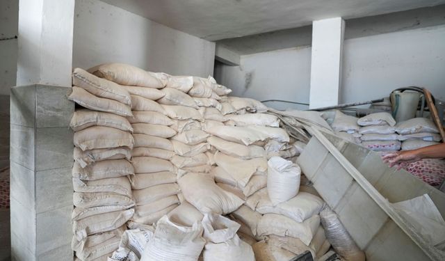 Mersin'de ele geçirilen 30 ton bozuk un imha edildi