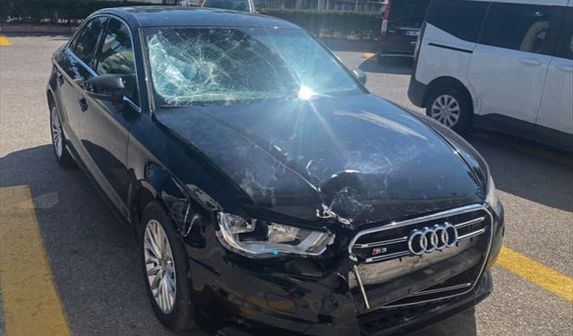 Mersin'de otomobiliyle çarptığı motosikletteki 2 kişinin üzerinden geçen sürücü kaçtı
