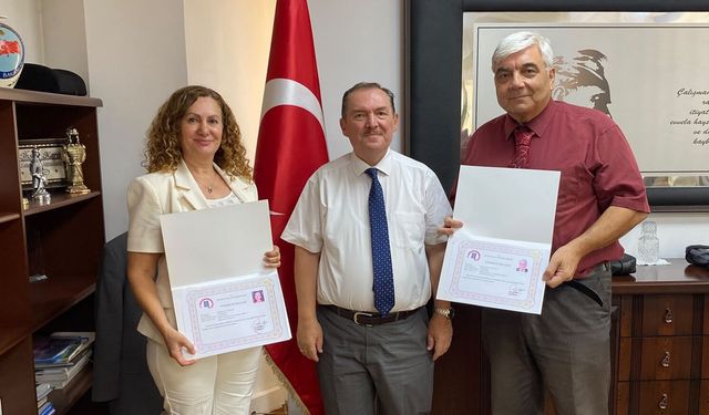Muratpaşa Kaymakamı Kara, UTEF yetkililerine teşekkür belgesi verdi