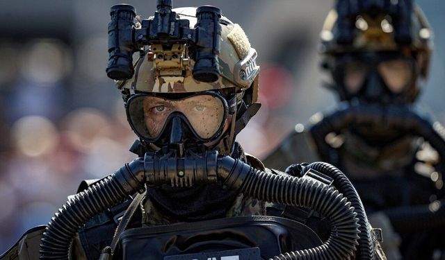 SAT ve SAS komandolarının TEKNOFEST Mavi Vatan'daki gösterileri ilgiyle izlendi