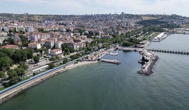 Tekirdağ mavi bayraklı plajlarıyla tatilcilere güvenli deniz keyfi sunuyor