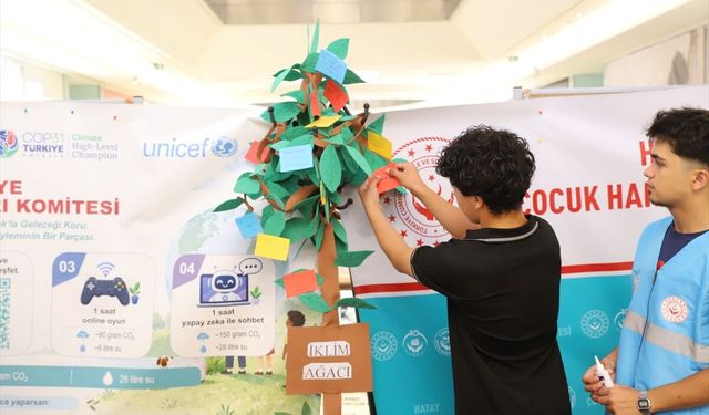 Hatay’da Çocuklar İklim Ağacına Gelecek İçin Önerilerini Astı