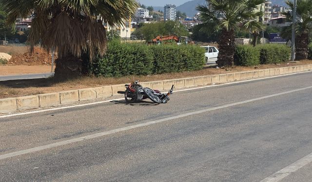 Adana'da motosiklet ile bisikletin çarpıştığı kazada 3 kişi yaralandı