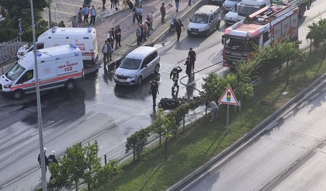 Alanya'da seyir halindeki elektrikli motosiklet yandı