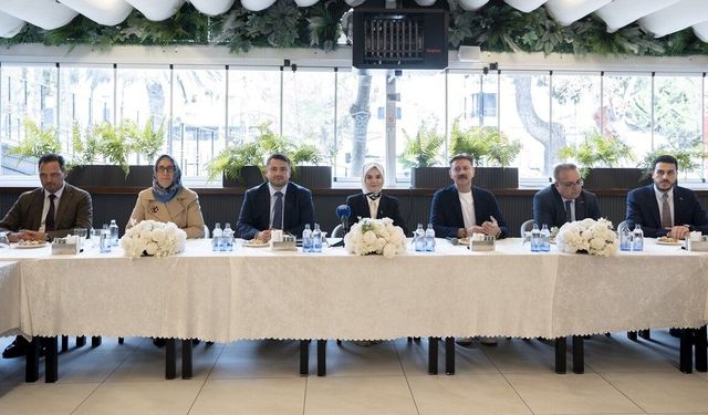 Bakan Göktaş, 'Türkiye Yüzyılı Buluşmaları' kapsamında Bahçelievler'de muhtarlarla buluştu