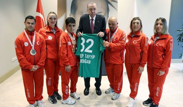 Cumhurbaşkanı Erdoğan, Türkiye Özel Sporcular Spor Federasyonu temsilcilerini kabul etti