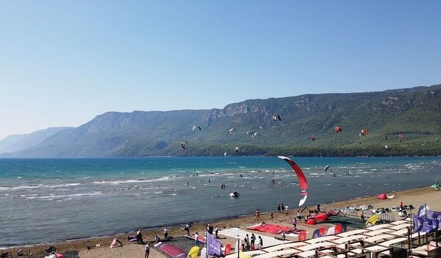 Dünya ve Avrupa yıldızları, Akyaka'da 'Deli Mehmet' rüzgarında yarışıyor