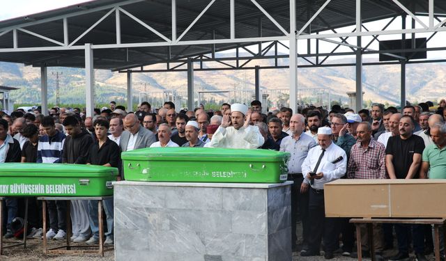Gaziantep'teki Kazada Hayatını Kaybedenlerin Cenazeleri Hatay'da Defnedildi