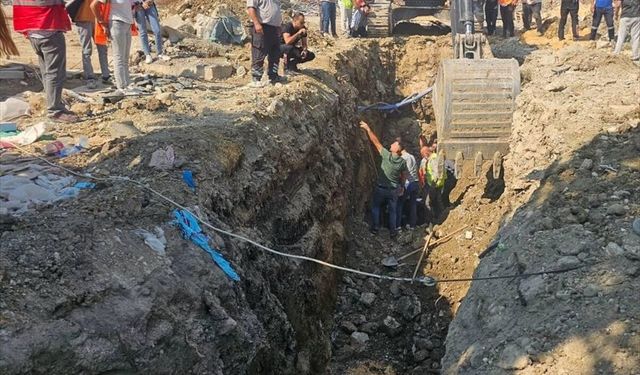 Hatay'da Altyapı Çalışması Sırasında Toprak Altında Kalan İşçiler Kurtarıldı!